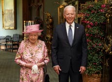 Presidente Biden viola el típico protocolo real al revelar que la reina lo interrogó sobre Putin y Xi Jinping