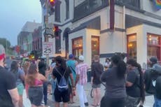 Protestas frente a un bar de DC tras un vídeo en que se ve a personal de seguridad arrastrar a una mujer
