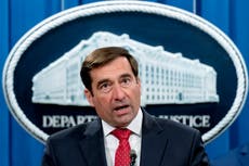 El jefe de seguridad nacional del Departamento de Justicia renuncia por espiar a los demócratas