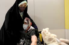 Irán aprueba 1ra vacuna contra COVID desarrollada en el país