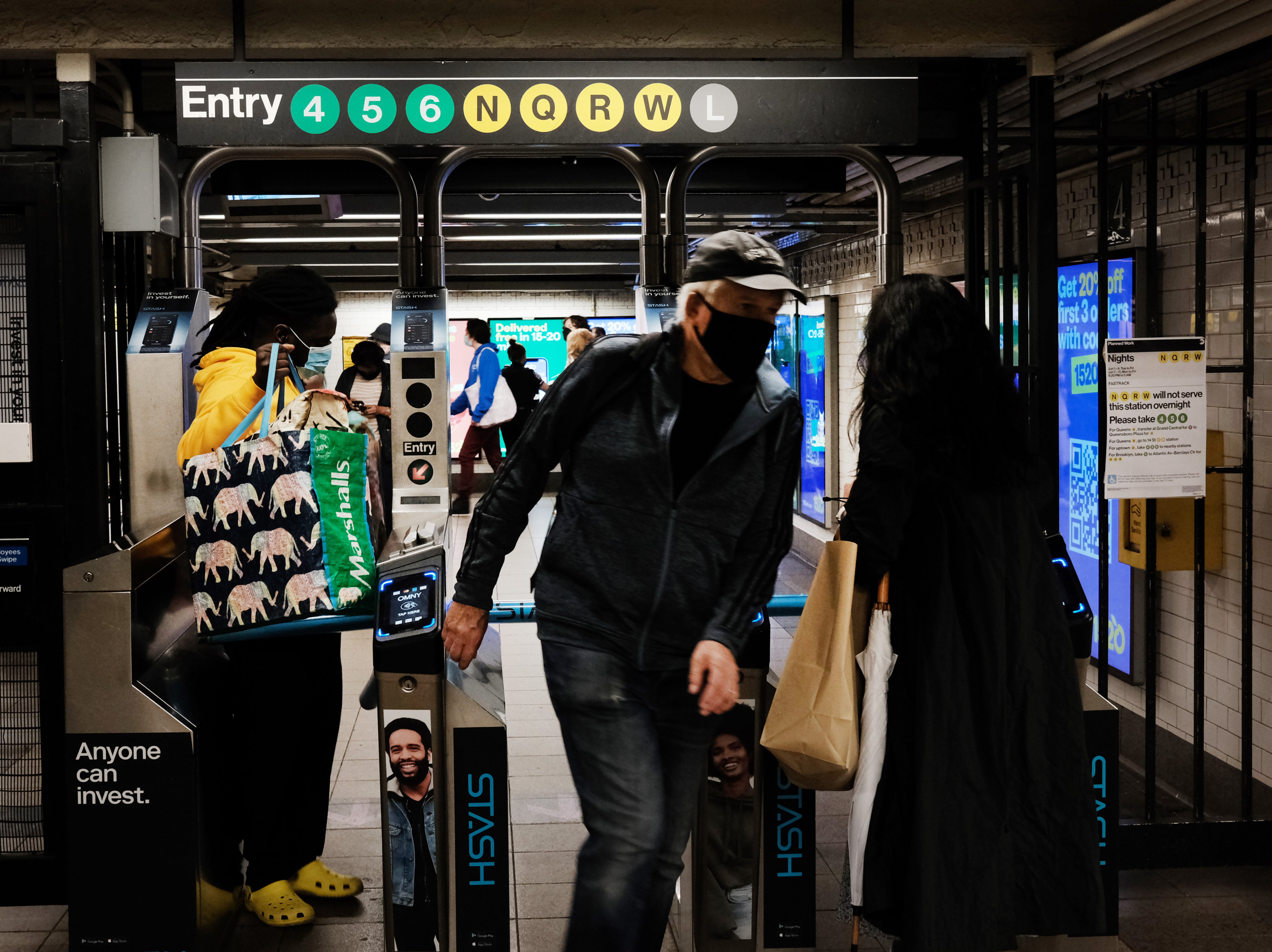 Nueva York levanta restricciones de covid-19 tras alcanzar meta del 70% de adultos vacunados