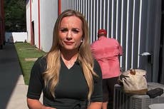 Periodista de Fox es despedida después de afirmar que los jefes de la compañía la silenciaran