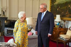 Reina Isabel II recibe a Morrison de Australia en Windsor 