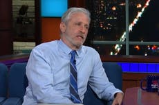 Jon Stewart respalda la teoría de que el COVID surgió de la fuga de un laboratorio