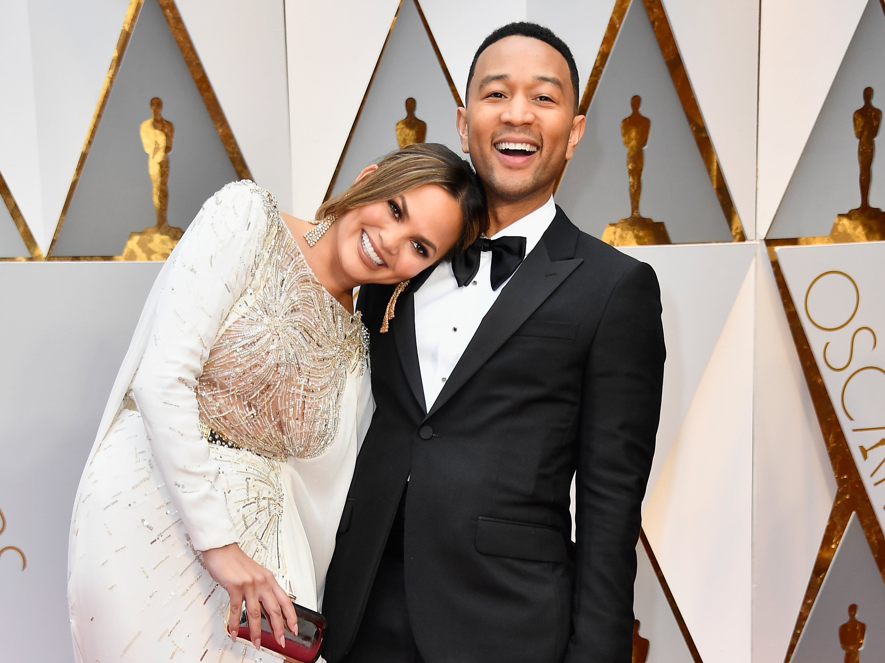 John Legend apoya a Chrissy Teigen tras la segunda disculpa pública en medio del escándalo de intimidación