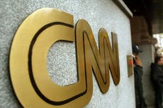 CNN despide a tres empleados por acudir al trabajo sin haberse vacunado