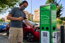 Con cierta demora, España apuesta a los autos eléctricos