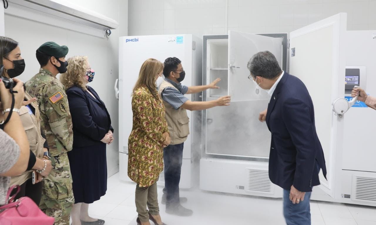 <p>Los congeladores coincidieron con la llegada del primer lote de la vacuna de Pfizer</p>