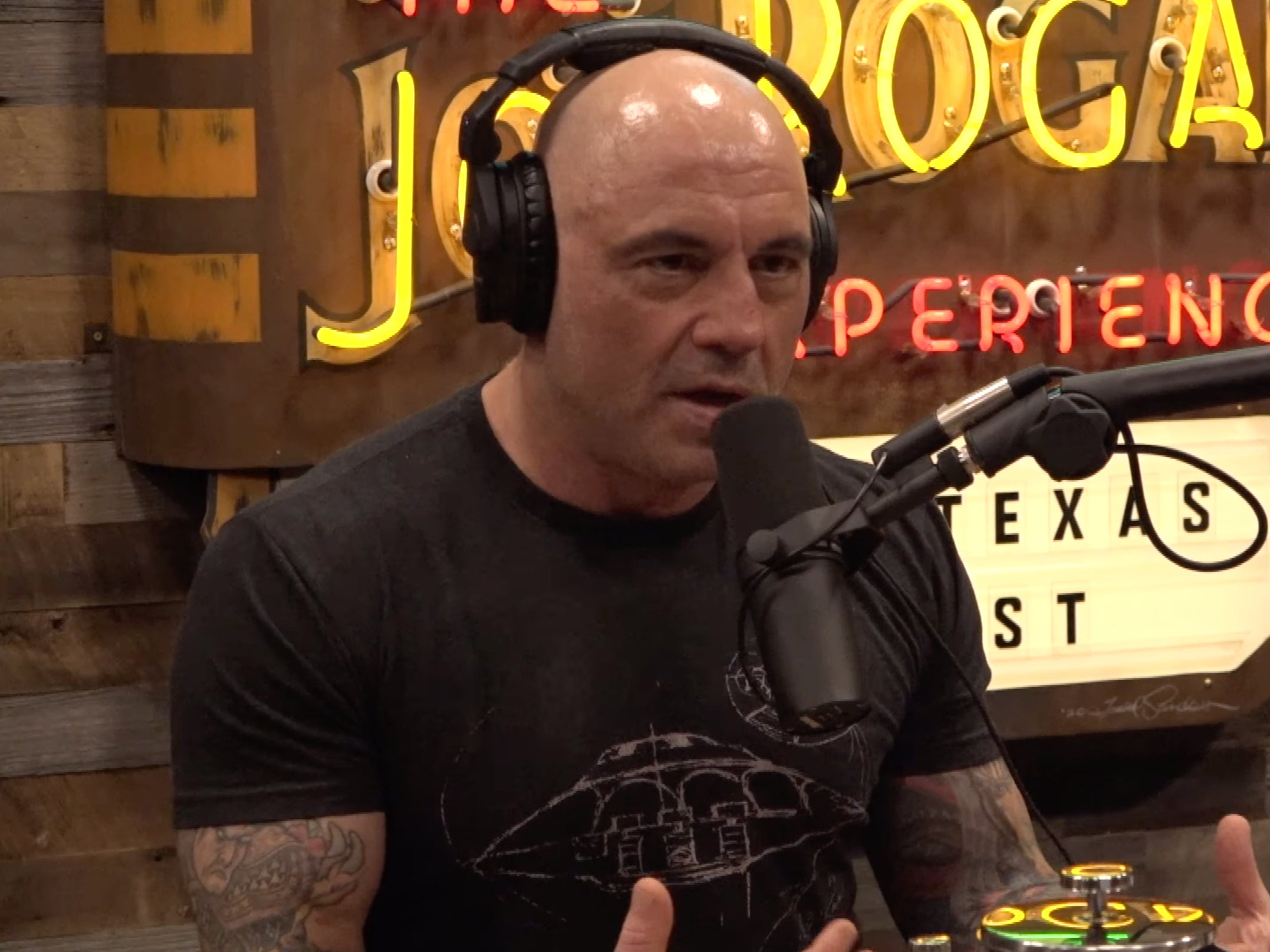 Joe Rogan: El presentador del podcast tiene Covid y usó un controvertido fármaco antiparasitario para caballos ivermectina en el tratamiento