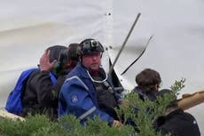 Sospechoso de disturbios en el Capitolio es acusado de amenazar con dispararle a su familia si lo entregaban