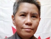 Mujer que dice ser la reina secreta de Canadá acumula seguidores entre los devotos de QAnon