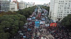 Argentina: en medio de brote se disparan reclamos sociales 
