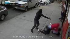 Nueva York: Impactante video muestra a enmascarado disparando contra un hombre con niños en la línea de fuego