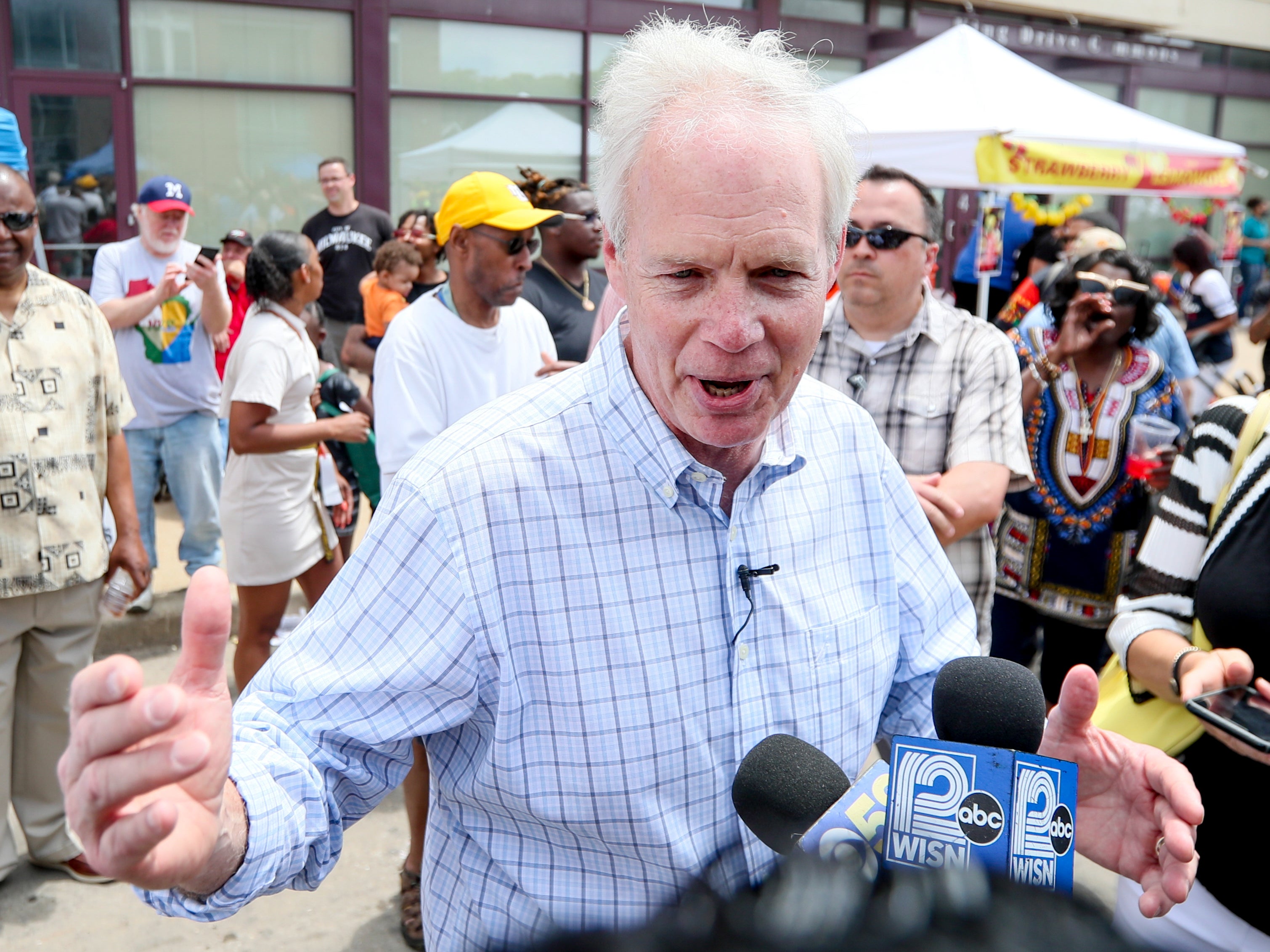 Ron Johnson es abucheado en el acto del Juneteenth de Milwaukee tras retrasar el proyecto de ley que lo convierte en fiesta federal