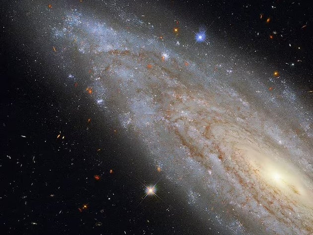 La NASA publica impresionante imagen de la galaxia Seyfert en el espacio profundo