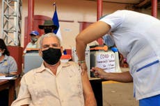 COVID: El Salvador comenzará a vacunar a mayores de 35 años