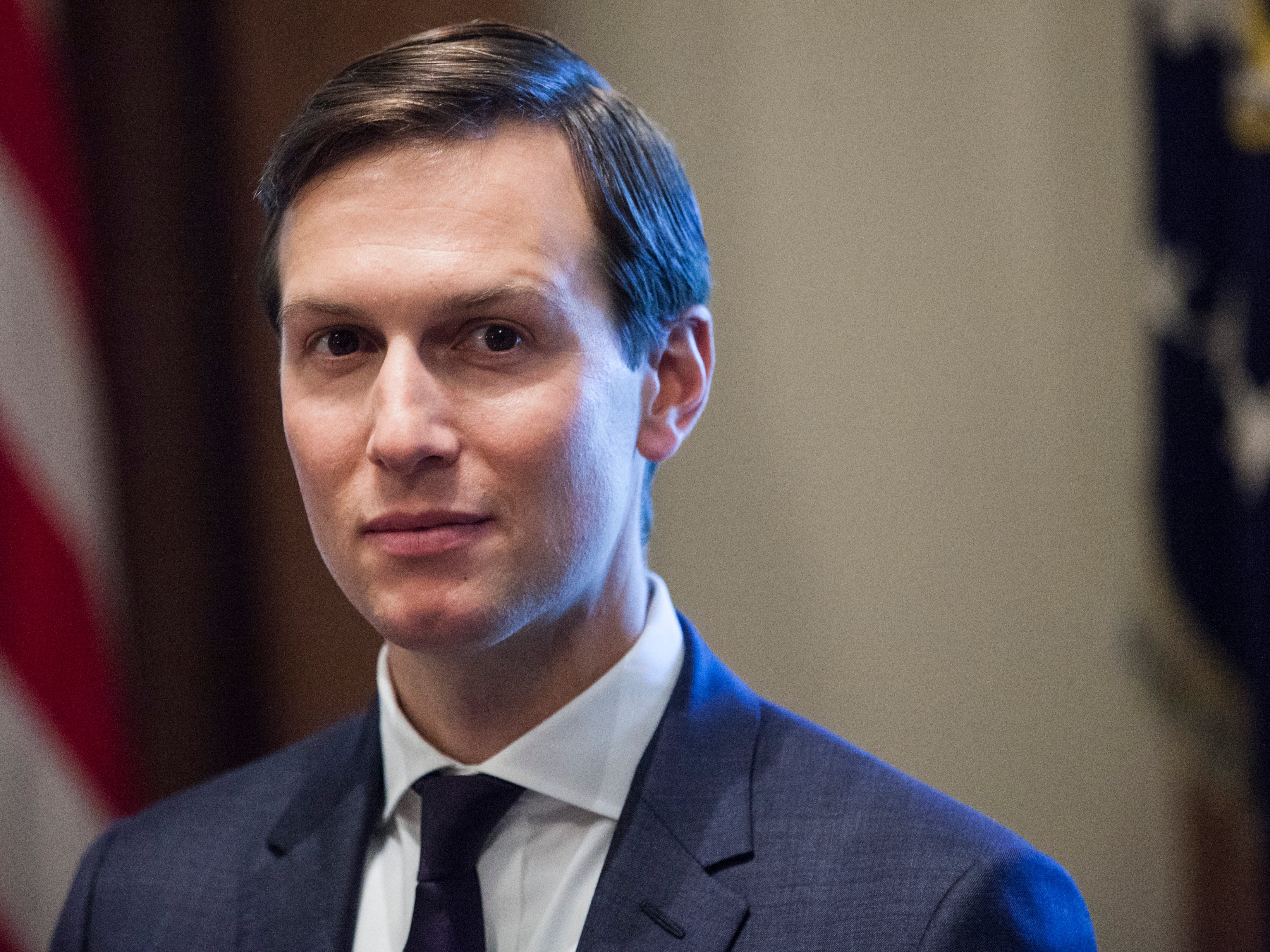 Jared Kushner “explota” por la demora en el envío de cubrebocas, según un informe