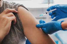 Casi 4.000 personas totalmente vacunadas en Massachusetts dan positivo en la prueba de COVID