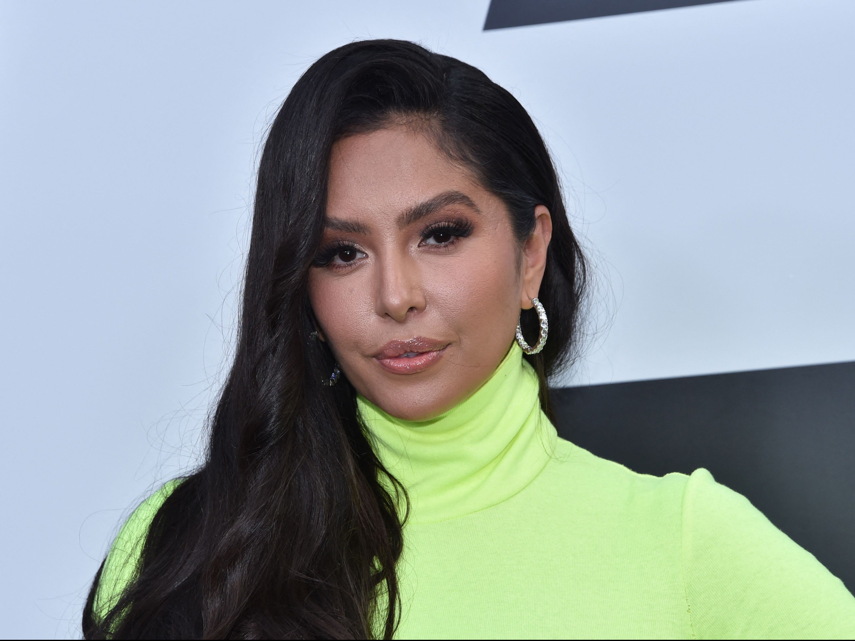 Funcionarios piden que viuda de Kobe Bryant se someta a examen psiquiátrico como parte de litigio, según informe