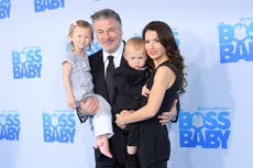 Alec Baldwin se sincera sobre cómo lidiar con el TOC en un esfuerzo por reducir el estigma de la salud mental