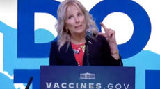 ¡Se están abucheando a sí mismos! Jill Biden abucheada por la multitud de Tennessee después de decirles que se vacunen