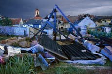 República Checa: 3 muertros, cientos de heridos por tornado