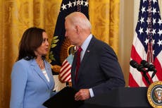 Kamala Harris fue sorprendida recordándole a Biden sobre colapso de edificio en Miami durante rueda de prensa