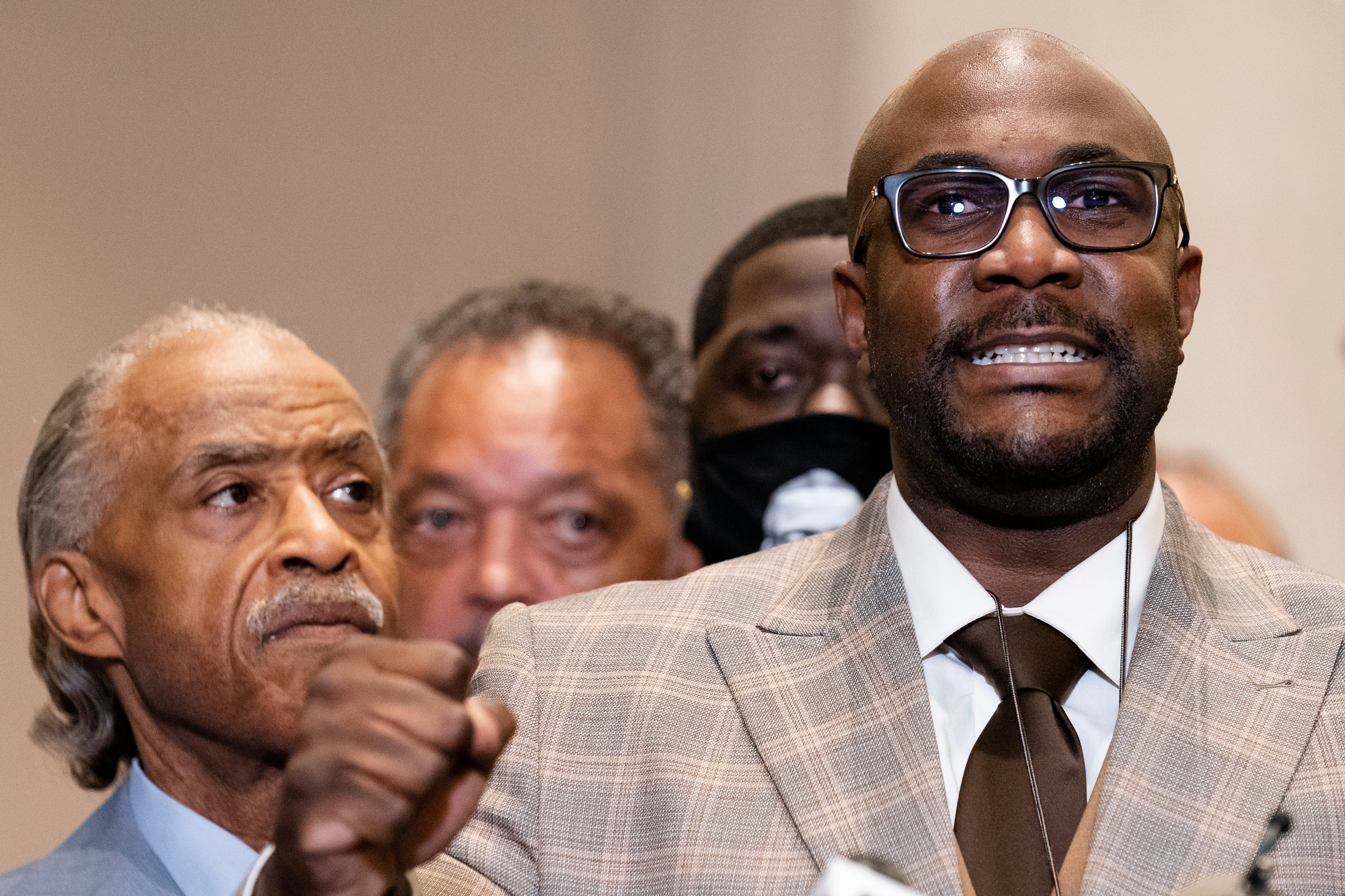 Familiares de George Floyd hablarán en la sentencia de Chauvin