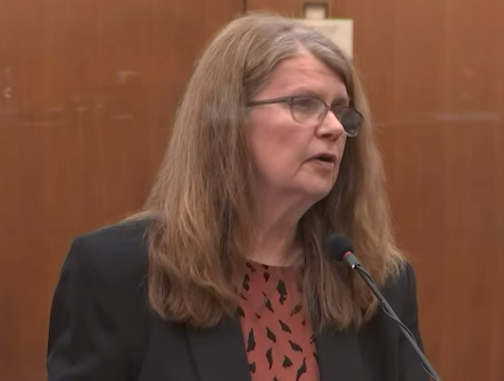 Madre de Derek Chauvin teme estar muerta antes de que él salga de la cárcel