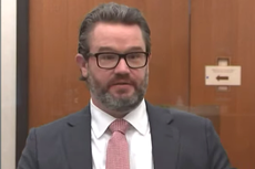 Derek Chauvin no estaba destinado a trabajar el día que mató a George Floyd, dice abogado