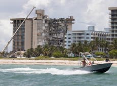 Colapso de edificio en Miami: hombre dice que ha recibido 16 llamadas del teléfono fijo de sus abuelos desaparecidos