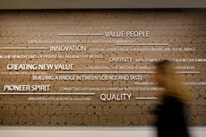 Oficinas después del COVID: Pasillos grandes, menos mesas