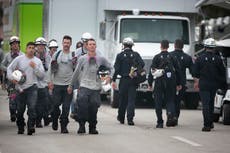 “La misión de sus vidas”: para los rescatistas en el sitio del derrumbe del edificio de Surfside, el trabajo es personal