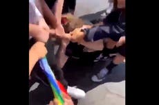 Familia comparte video del impactante ataque a menor no binarie por usar una bandera del Orgullo
