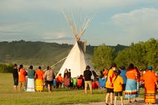 Indígenas de Canadá reportan más cuerpos en internado