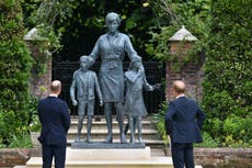 La enorme estatua de la princesa Diana es un tributo conmovedor y ligeramente inquietante