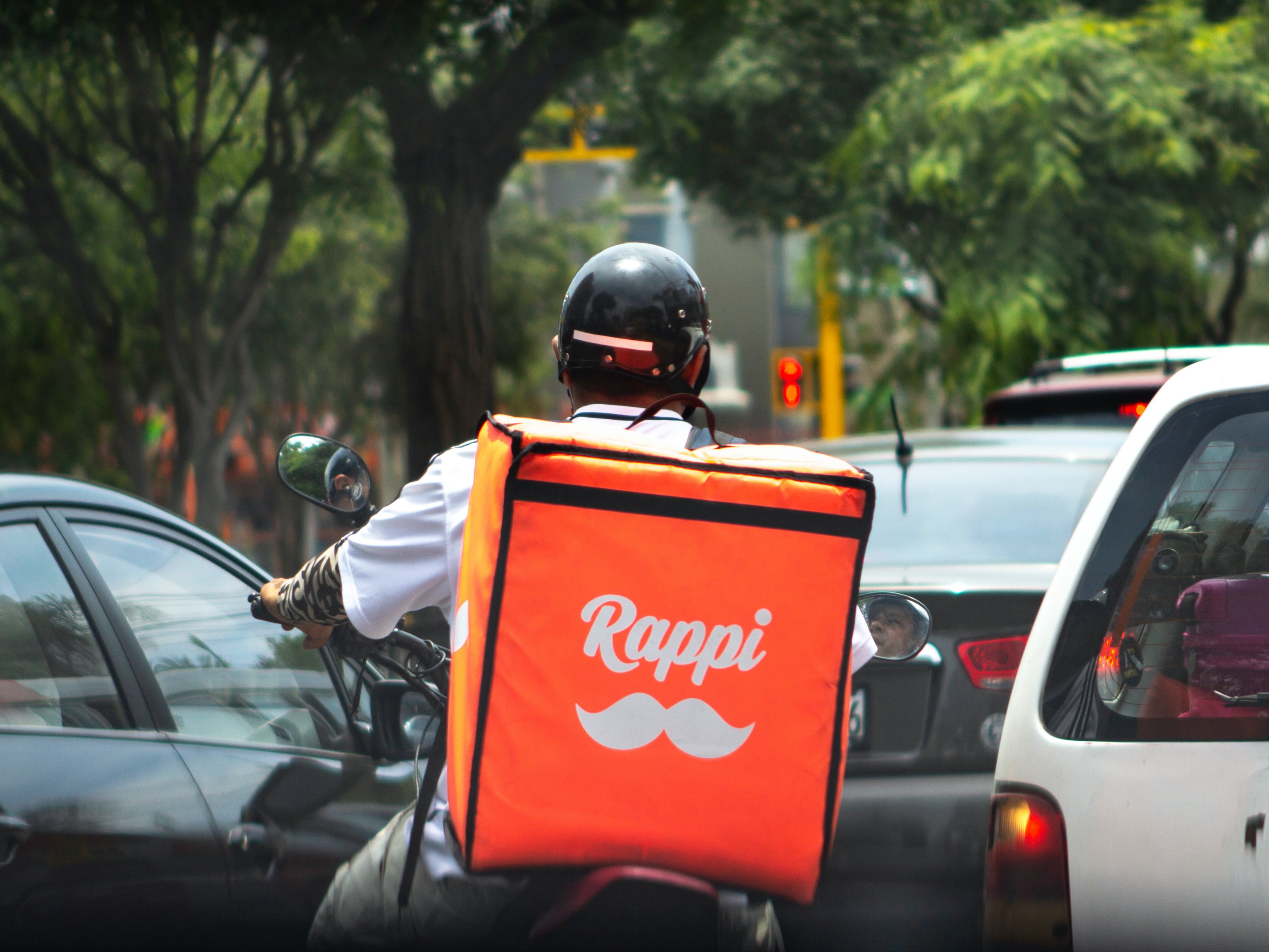 Colombia: Rappi vacunará contra COVID-19 a sus repartidores, acción genera indignación 