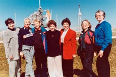 Bezos invita a pionera aeroespacial a acompañarlo al espacio