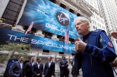 Richard Branson anuncia viaje espacial antes que el de Bezos