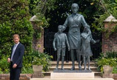 Príncipe Harry abandona el Reino Unido un día después de develar la estatua de la princesa Diana