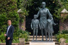 Príncipe Harry abandona el Reino Unido un día después de develar la estatua de la princesa Diana