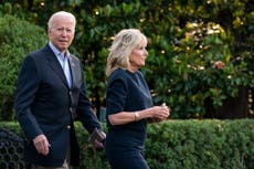Biden preside ceremonia con nuevos ciudadanos