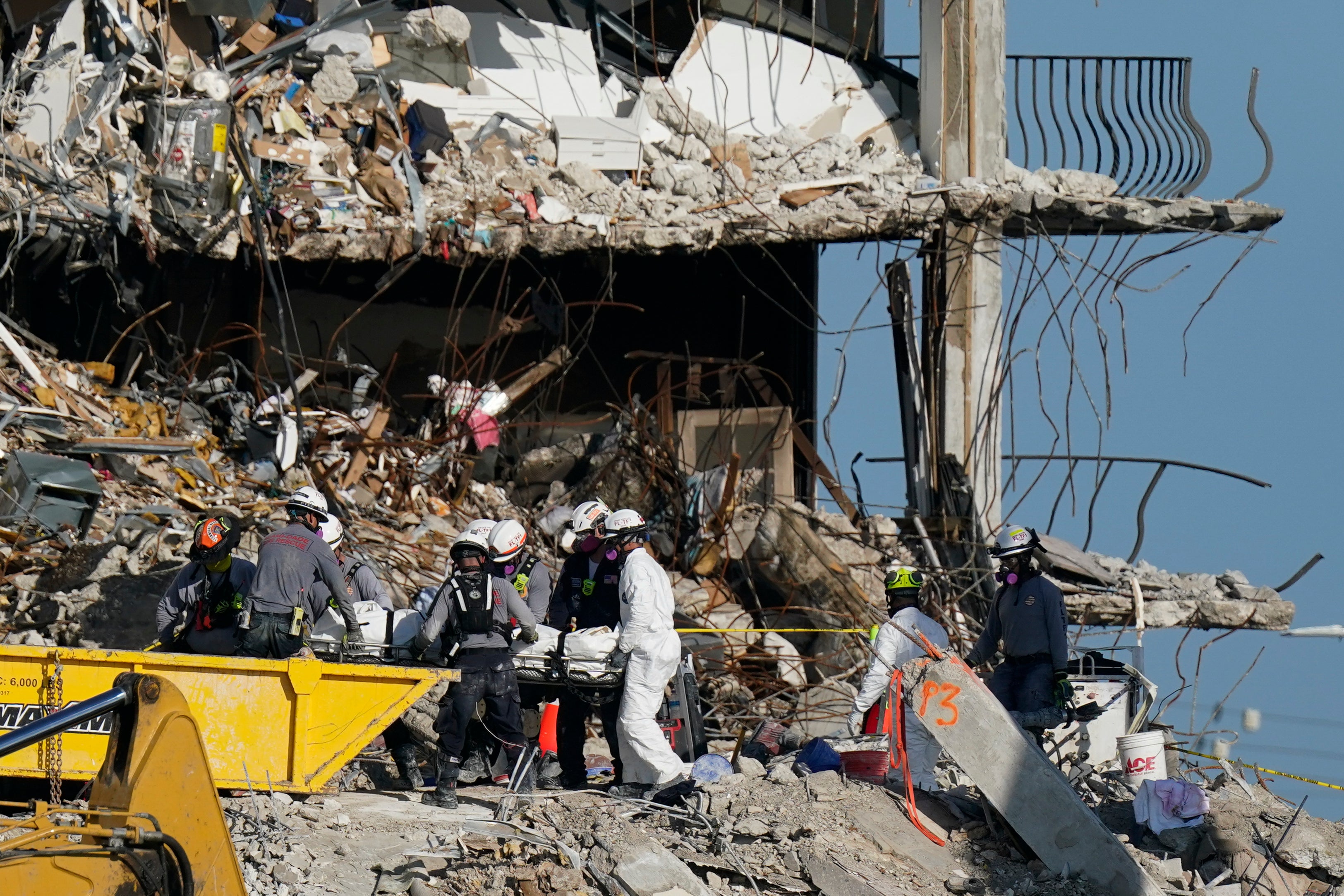 Falta de refuerzos de acero sería la causa del colapso de un edificio en Miami, dicen ingenieros