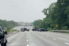 Hombres armados desafían a la policía en Massachusetts