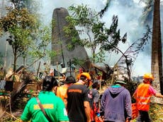 Al menos 45 muertos después de que avión militar filipino perdiera pista y se estrellara
