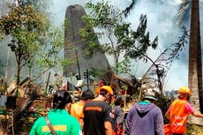 Al menos 45 muertos después de que avión militar filipino perdiera pista y se estrellara
