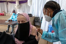 Nuevos casos de COVID-19 en Sudáfrica suben a niveles récord