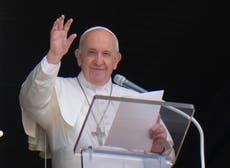 El papa Francisco continúa hospitalizado tras una cirugía
