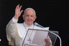 El papa Francisco continúa hospitalizado tras una cirugía