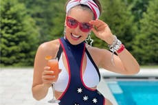 Thalía festeja 4 de julio con “patriótico” bikini, usuarios la critican